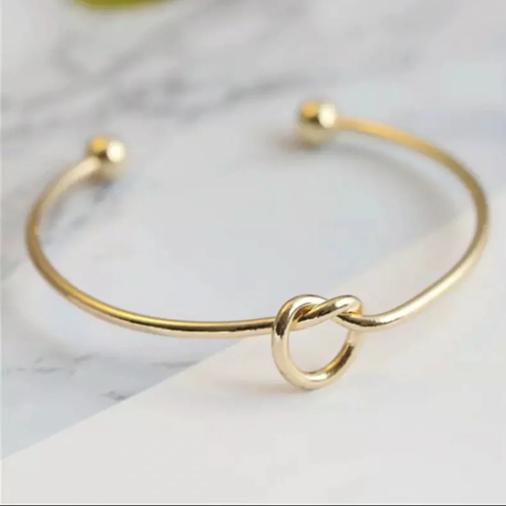 Gold Filled Minimalistic Knot Bracelet